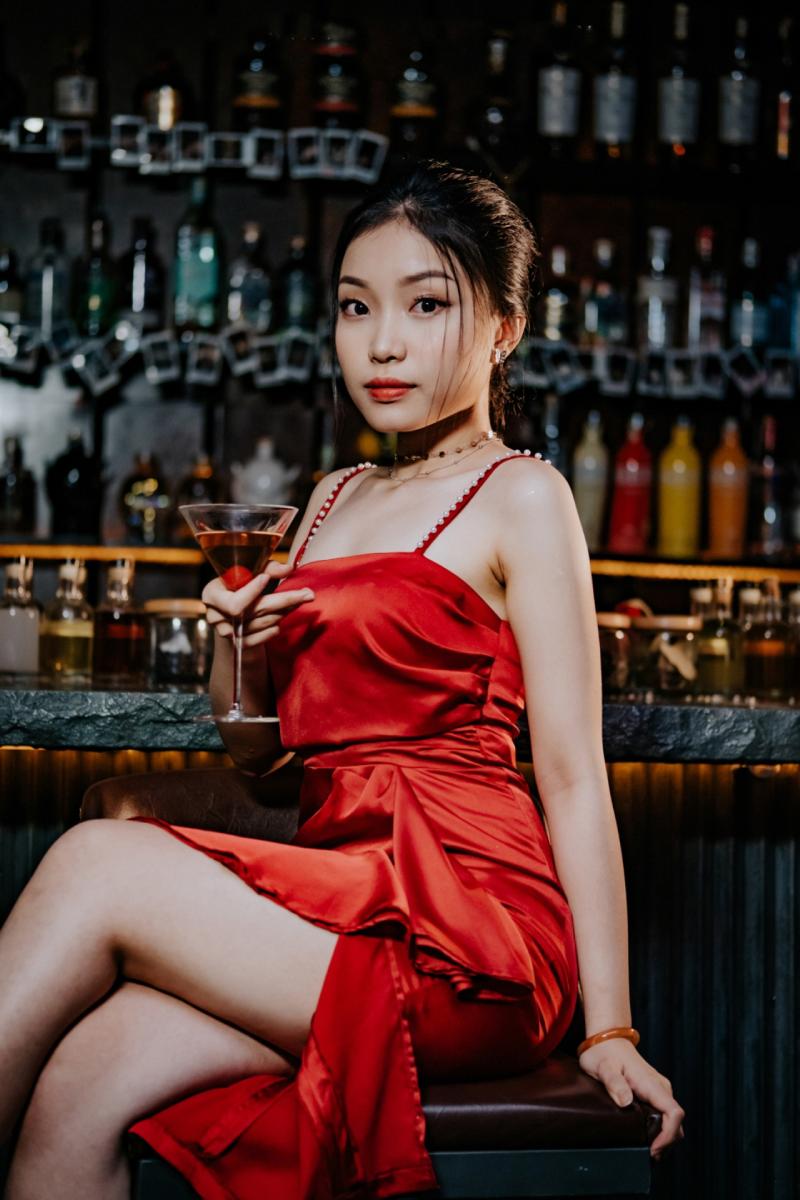 Ảnh gái bar mặc đầm lựa đỏ Ảnh gái bar mặc đầm lựa đỏ