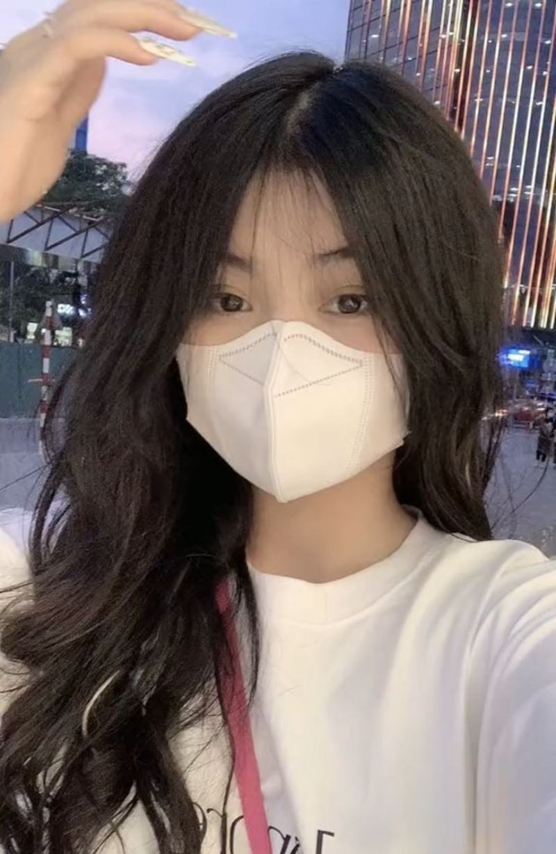Ảnh gái xinh che mặt bằng khẩu trang trên đường phố