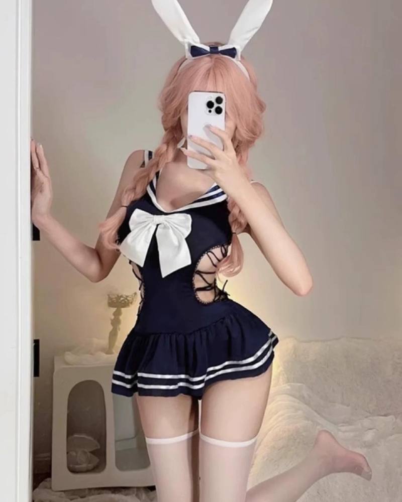 Ảnh gái xinh cosplay thỏ trắng chụp dáng bằng điện thoại