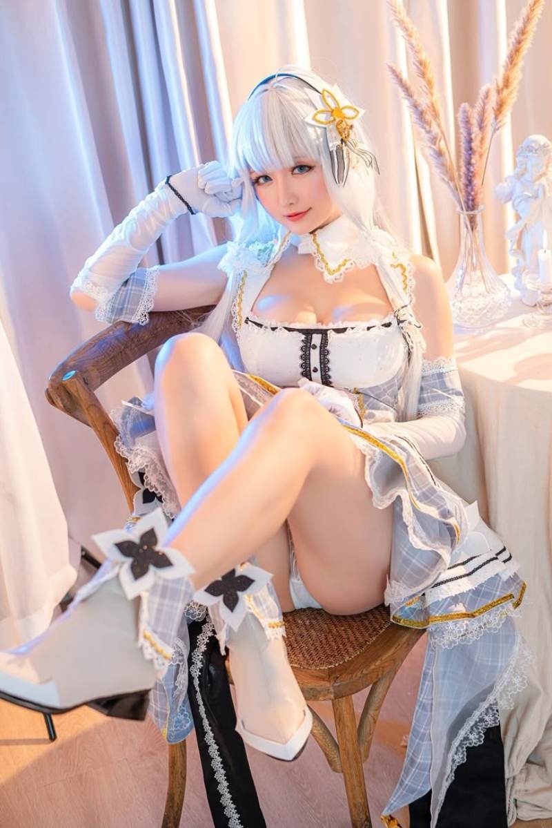 Ảnh gái xinh cosplay nhân vật Eula Lawrence
