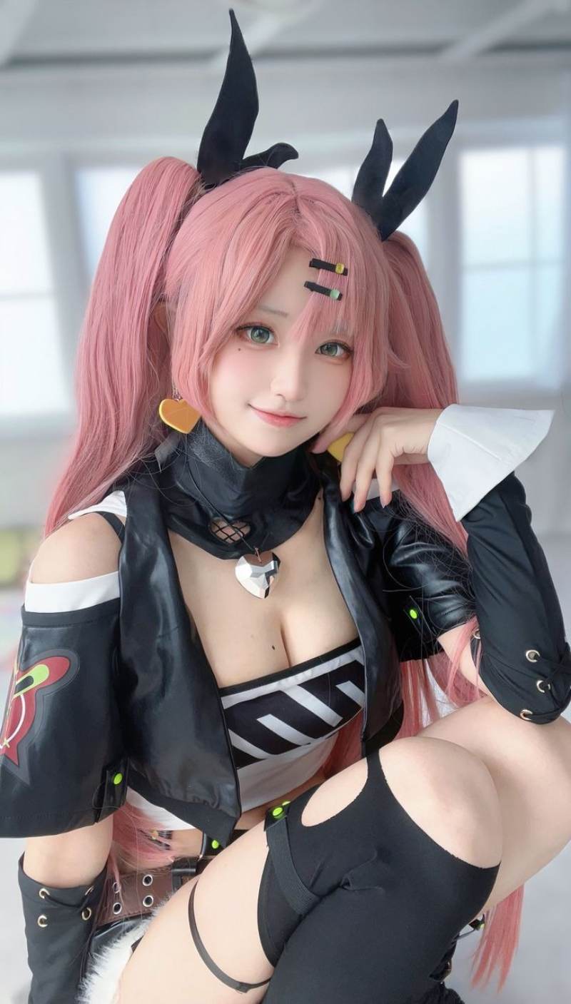 Ảnh gái xinh cosplay nhân vật NIKKE