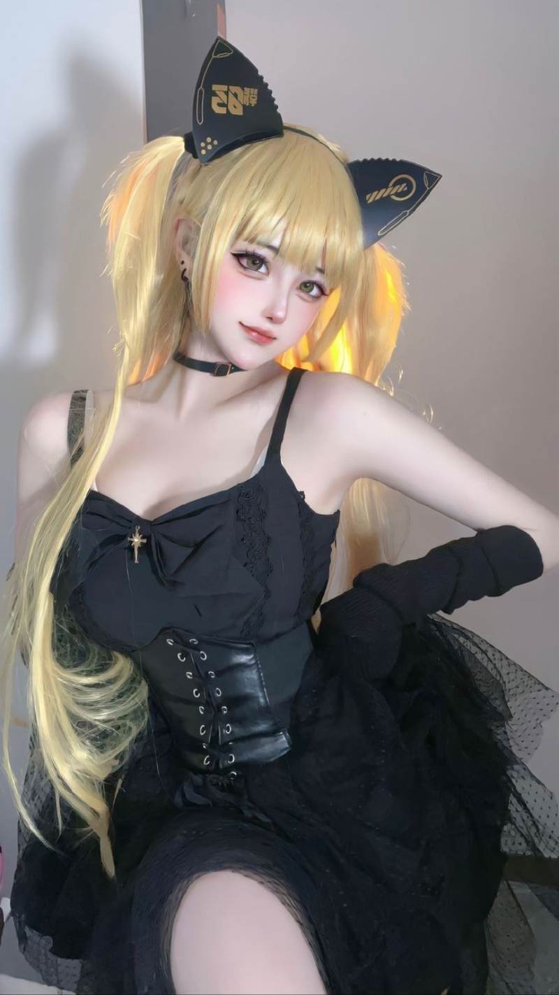 Ảnh gái xinh cosplay trang phục mèo đen