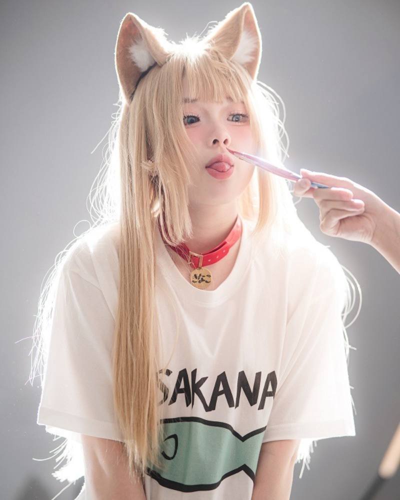 Gái xinh cosplay mèo trắng đáng yêu