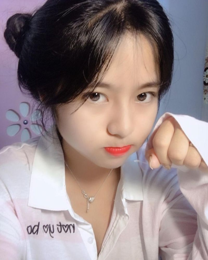 Ảnh gái xinh cute mặt ngầu