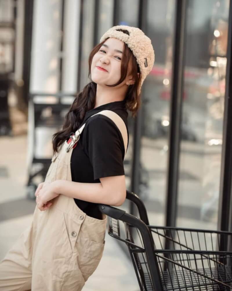 Ảnh gái xinh cute biểu cảm nhăn mặt