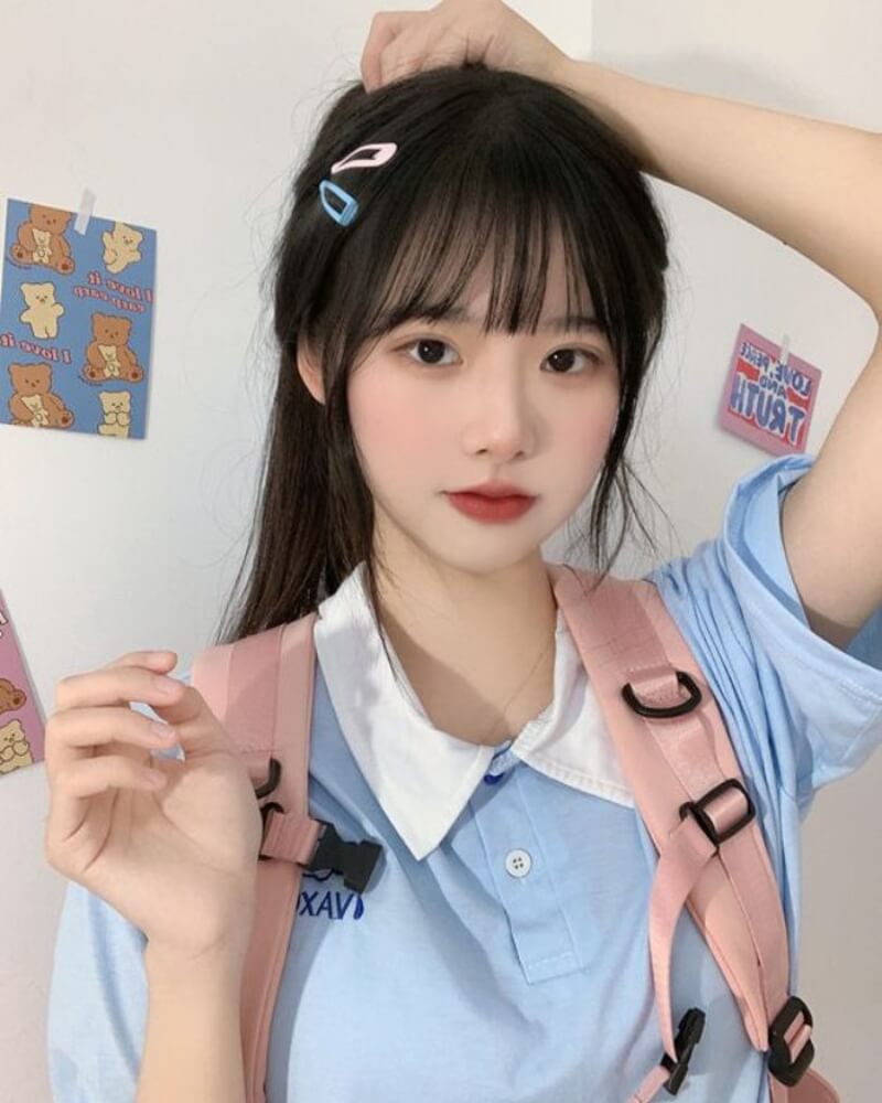 Ảnh gái xinh cute tóc dài mang balo