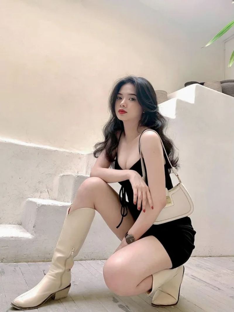 Ảnh gái xinh mặc váy ngắn tạo dáng sexy