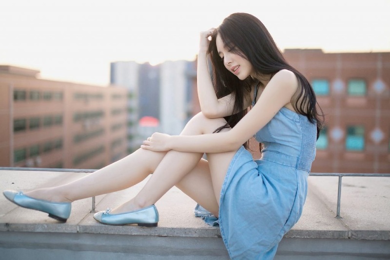 Ảnh gái xinh mặc váy ngắn khoe chân dài gợi cảm, hấp dẫn