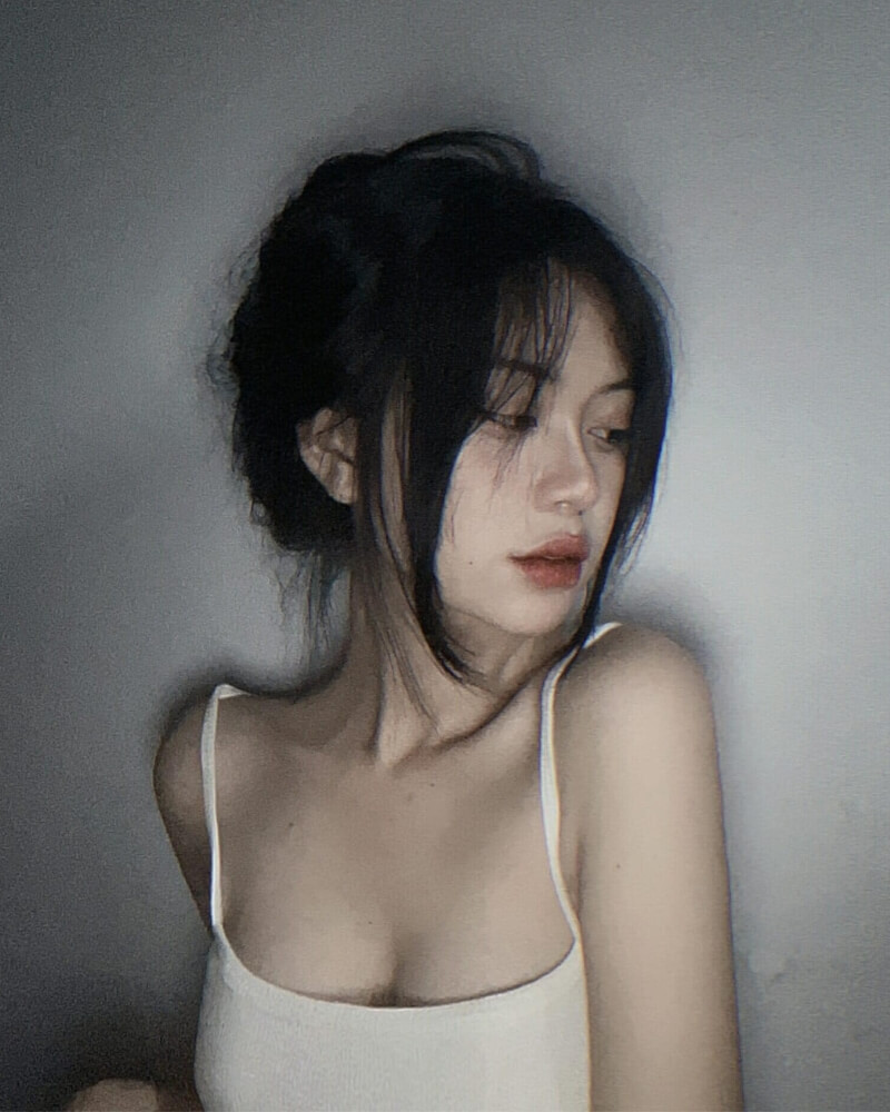 Ảnh gái xinh quyến rũ mặc croptop trắng Ảnh gái xinh quyến rũ mặc croptop trắng