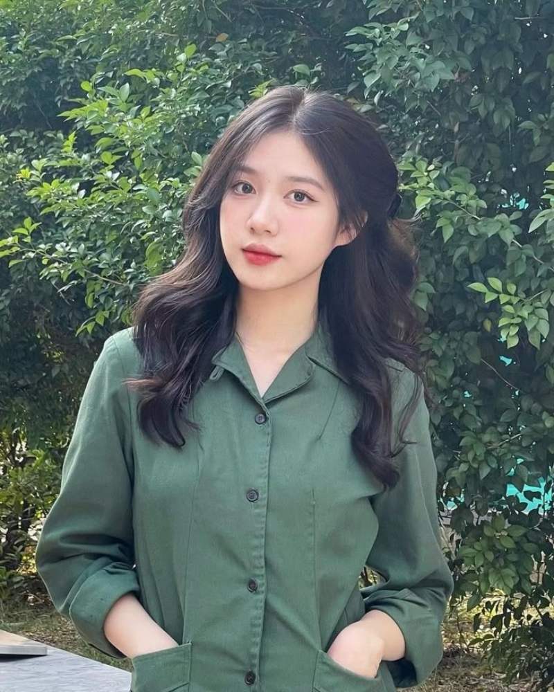 Ảnh gái xinh Việt Nam mặc áo quân sự