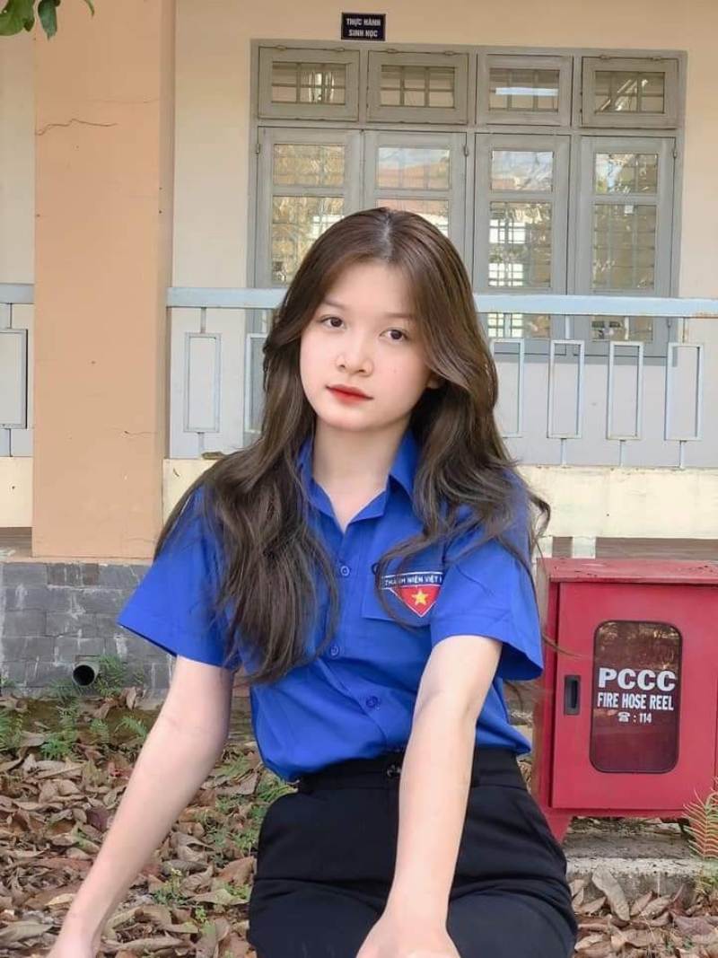 Ảnh gái xinh Việt Nam mặc áo đoàn viên