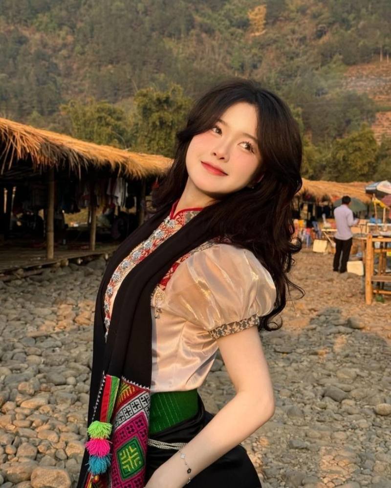 Ảnh gái xinh Việt Nam mặc đồ dân tộc Mường