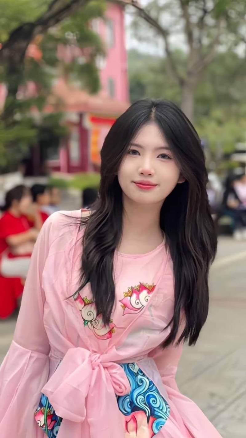 Ảnh gái xinh Việt Nam trên sân trường