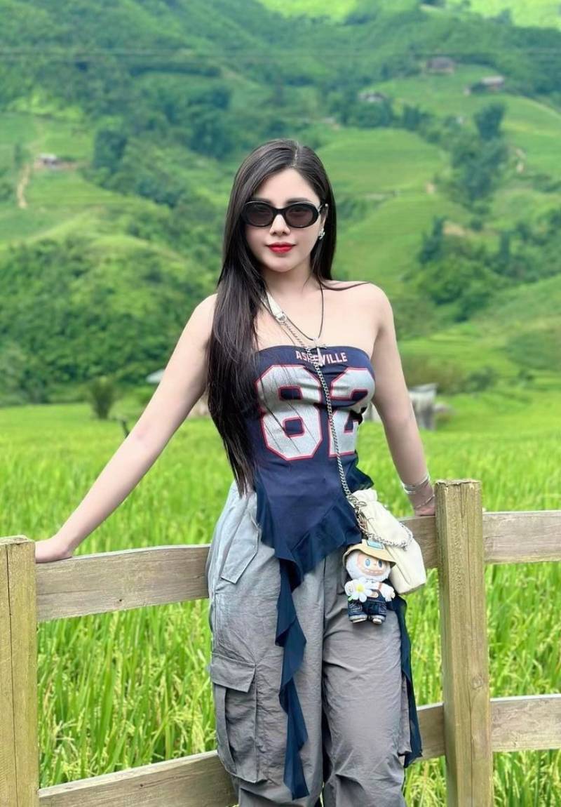 Ảnh gái xinh Việt Nam đứng trước cánh đồng lúa xanh