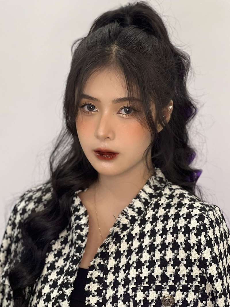 Ảnh Quỳnh Alee trang điểm ngầu