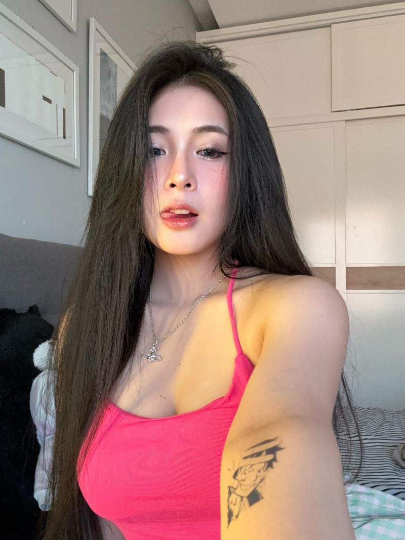Ảnh Quỳnh Alee mặc đồ ngủ