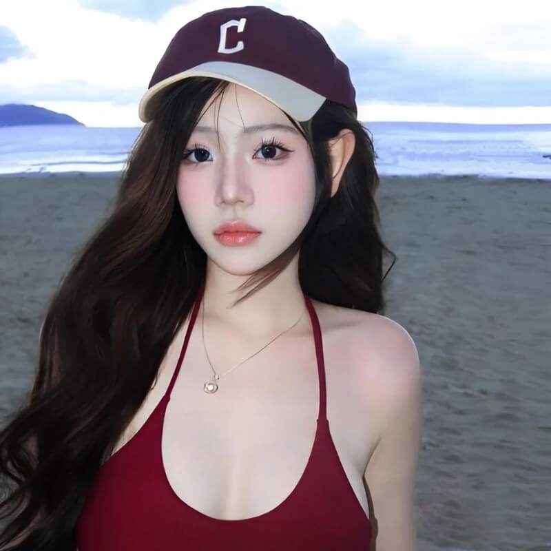 Ảnh TikToker Hạnh Nhi mặc bikini đỏ ở bãi biển Ảnh TikToker Hạnh Nhi mặc bikini đỏ ở bãi biển