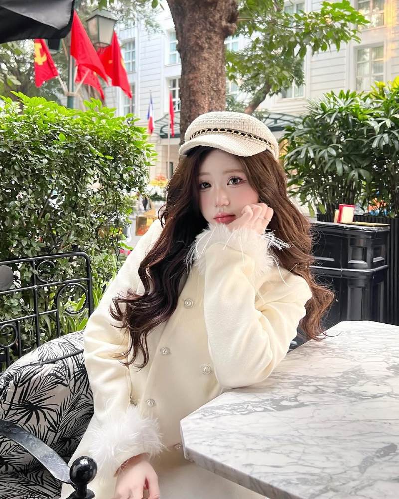 Ảnh TikToker Hạnh Nhi ở quán cà phê Ảnh TikToker Hạnh Nhi ở quán cà phê