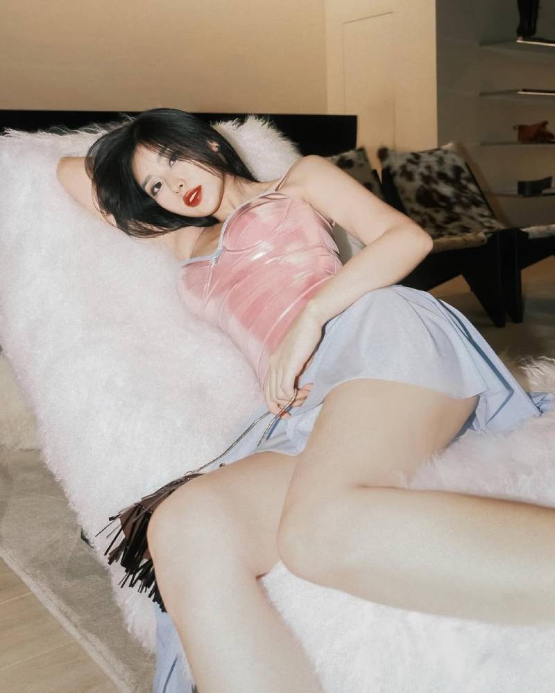 Ảnh Tiktoker Thái Ngọc San mặc váy ngắn nằm sexy trên ghế Ảnh Tiktoker Thái Ngọc San mặc váy ngắn nằm sexy trên ghế