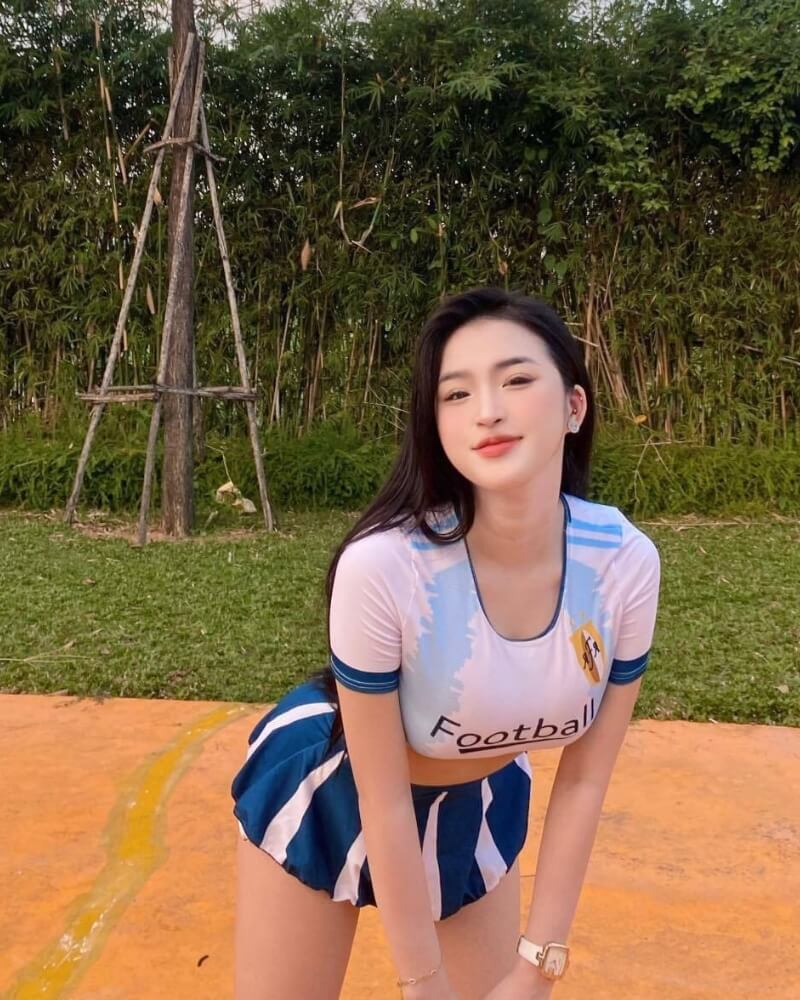 Ảnh gái xinh sexy mặc đồ thể thao bó sát