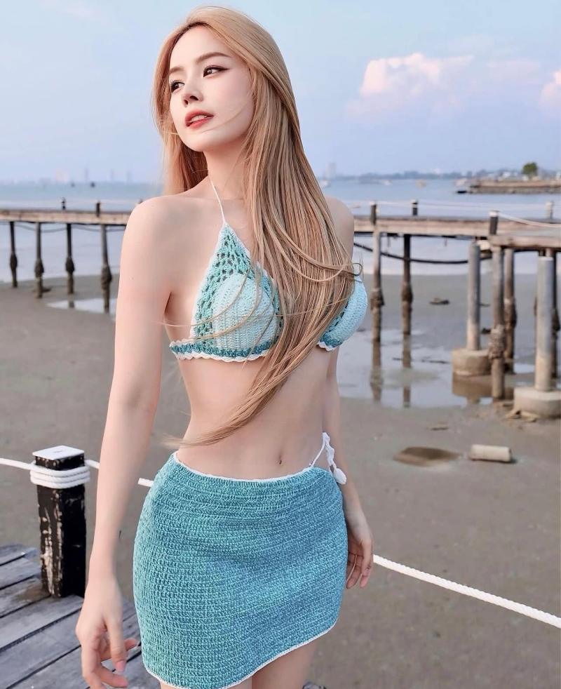 Ảnh DJ Mie bikini màu xanh ở bãi biển Ảnh DJ Mie bikini màu xanh ở bãi biển