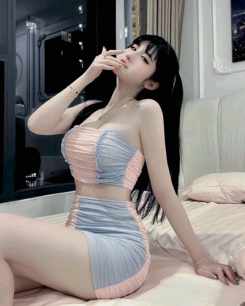 Ảnh gái xinh chụp dáng sexy trên giường