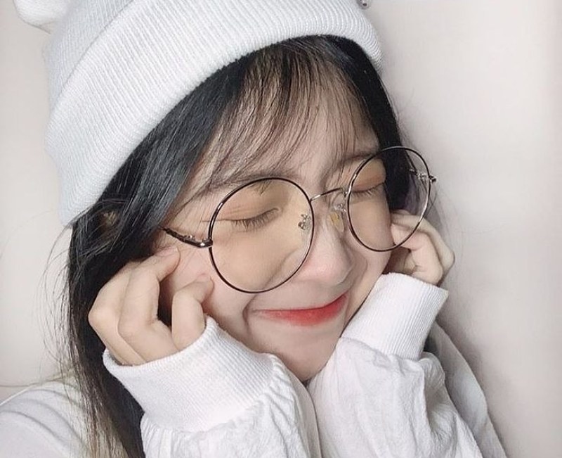 Ảnh gái xinh đeo kính cute, đáng yêu gây thương nhớ