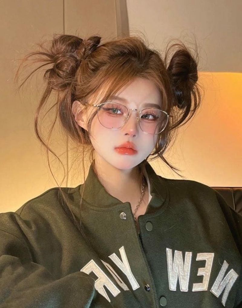 Ảnh gái xinh tóc dài đeo kính mặt cute