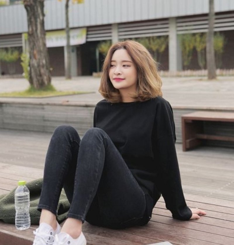 Ảnh gái xinh tóc ngắn ngồi cuốn hút Ảnh gái xinh tóc ngắn ngồi cuốn hút