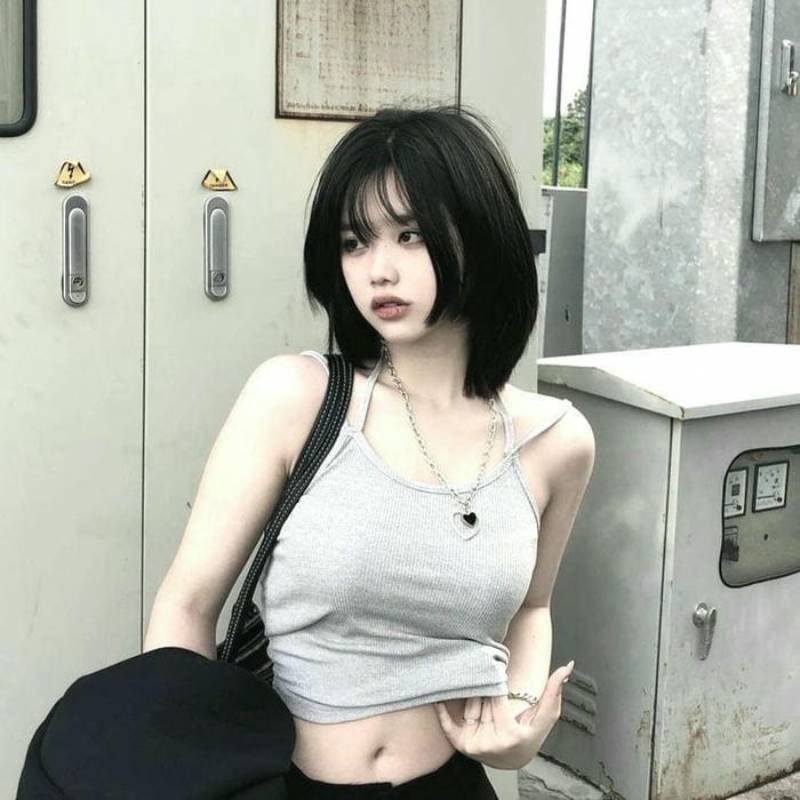 Ảnh gái xinh tóc ngắn mặc croptop gợi cảm Ảnh gái xinh tóc ngắn mặc croptop gợi cảm