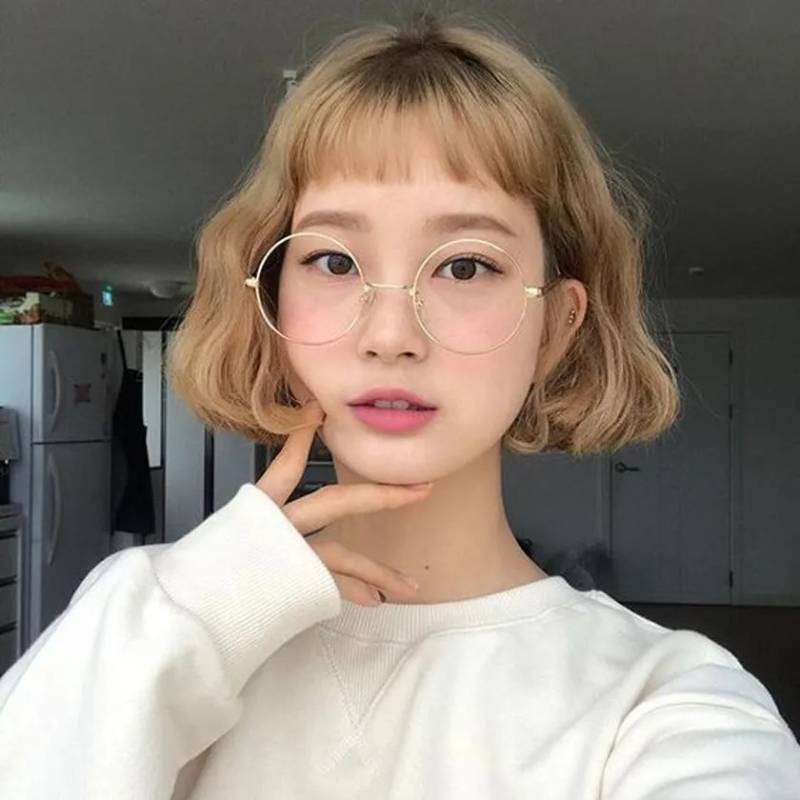 Ảnh gái xinh tóc ngắn đeo kính dễ thương Ảnh gái xinh tóc ngắn đeo kính dễ thương