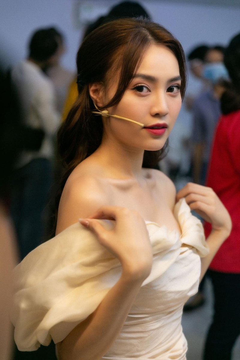 Ninh Dương Lan Ngọc đi diễn