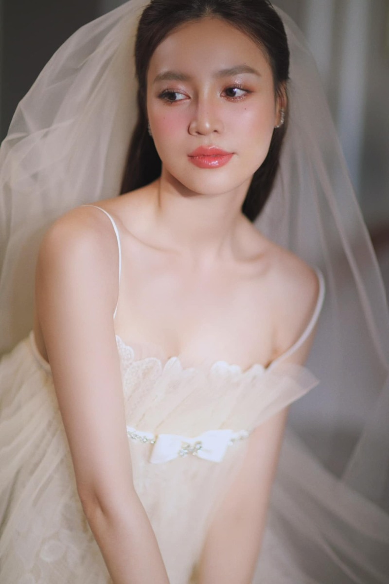 Ninh Dương Lan Ngọc mặc váy cưới