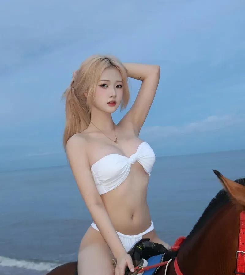 Người mẫu bikini - Diệu Linh Người mẫu bikini - Diệu Linh