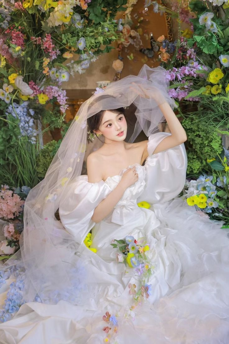 Ảnh gái xinh Douyin mặc váy trắng ngồi với hoa cỏ xung quanh Ảnh gái xinh Douyin mặc váy trắng ngồi với hoa cỏ xung quanh