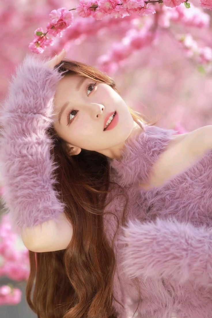 Ảnh gái xinh Douyin mặc áo lông tím ngắm hoa anh đào Ảnh gái xinh Douyin mặc áo lông tím ngắm hoa anh đào
