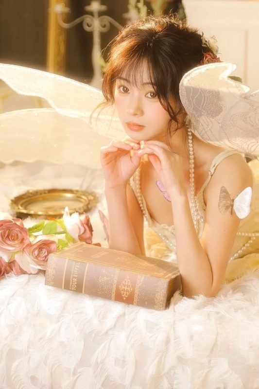 Ảnh gái xinh Douyin mặc trang phục cánh bướm nằm trên giường Ảnh gái xinh Douyin mặc trang phục cánh bướm nằm trên giường