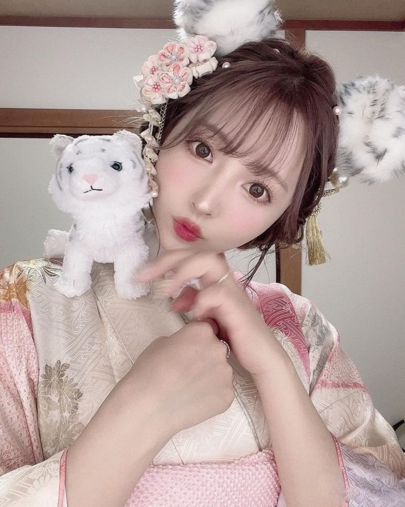Ảnh Yua Mikami không che diện đồ kimono