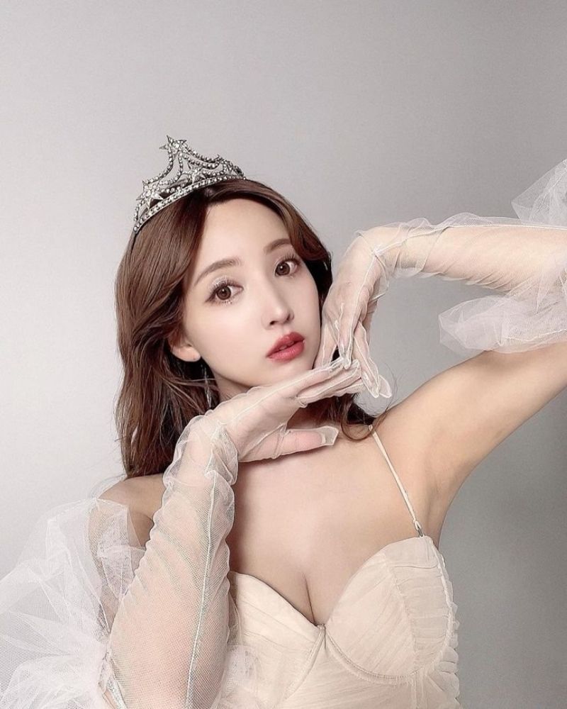 Ảnh Yua Mikami không che đeo gương miệng