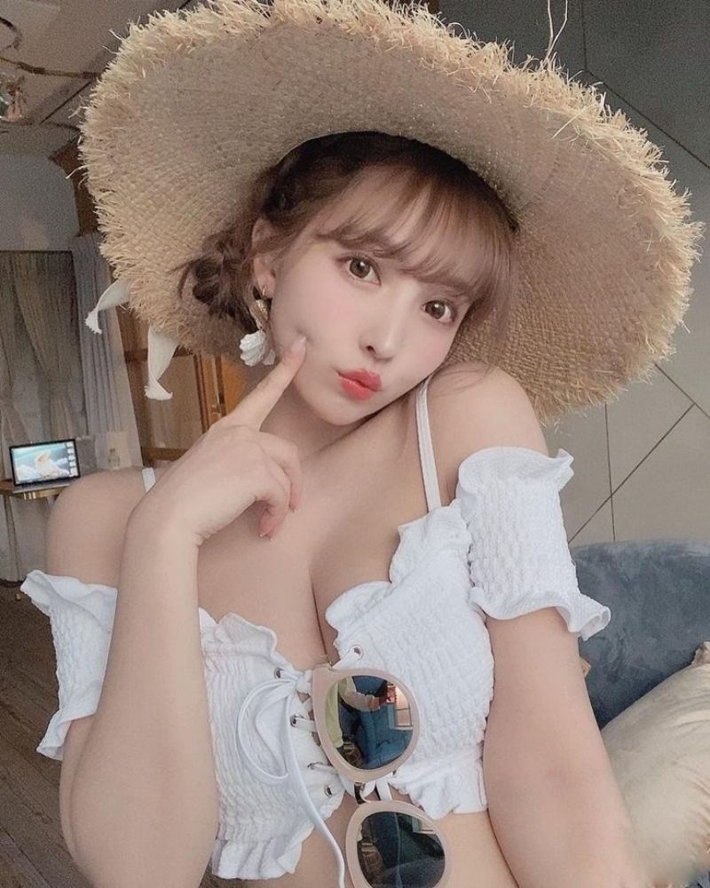 Ảnh Yua Mikami không che mặc bikini