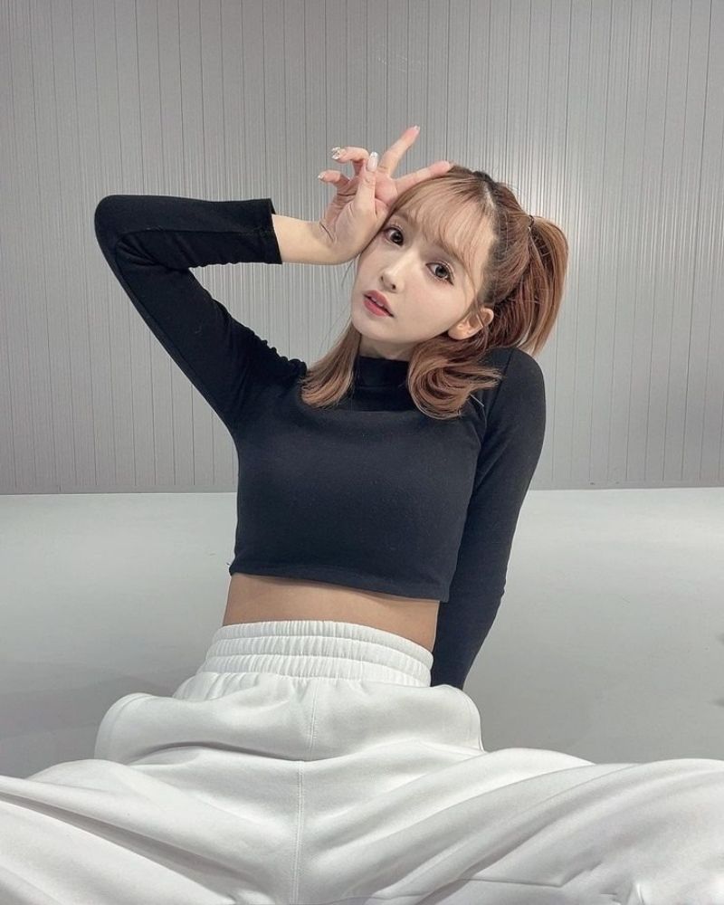 Ảnh Yua Mikami không che hở bụng