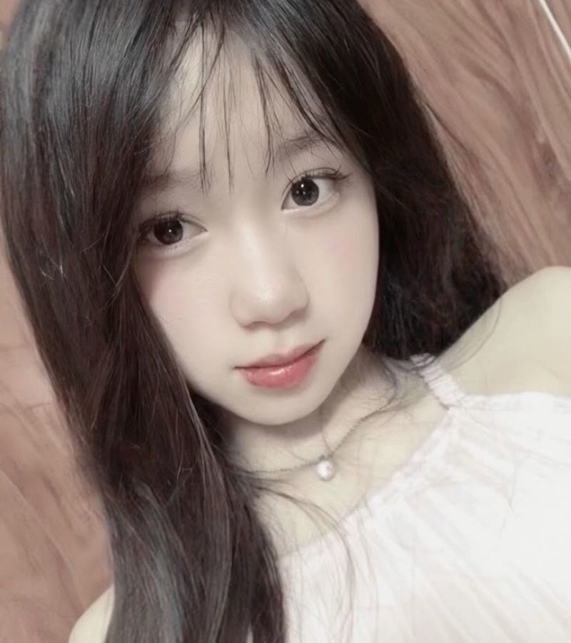 Gái xinh 2k8 tóc dài dễ thương Gái xinh 2k8 tóc dài dễ thương