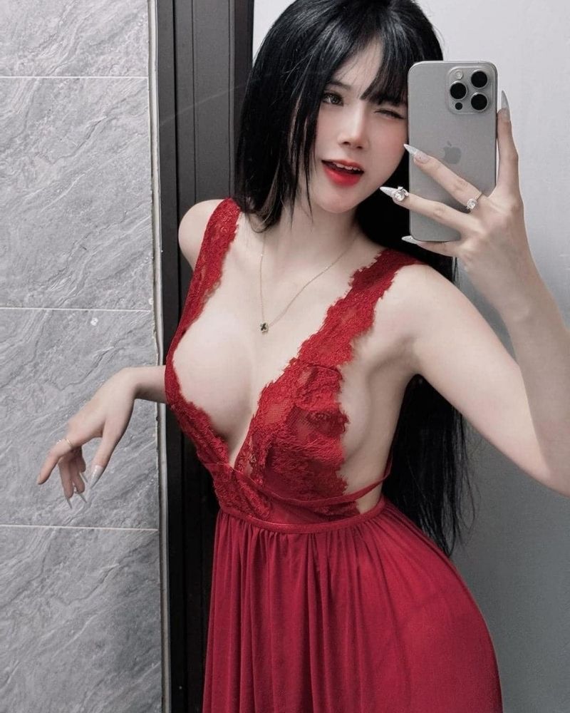 Ảnh gái xinh tự sướng bằng điện thoại khoe ngực to