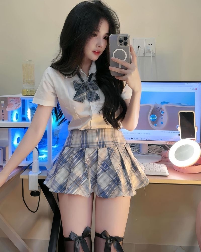 Ảnh gái xinh tự sướng bằng điện thoại trong phòng