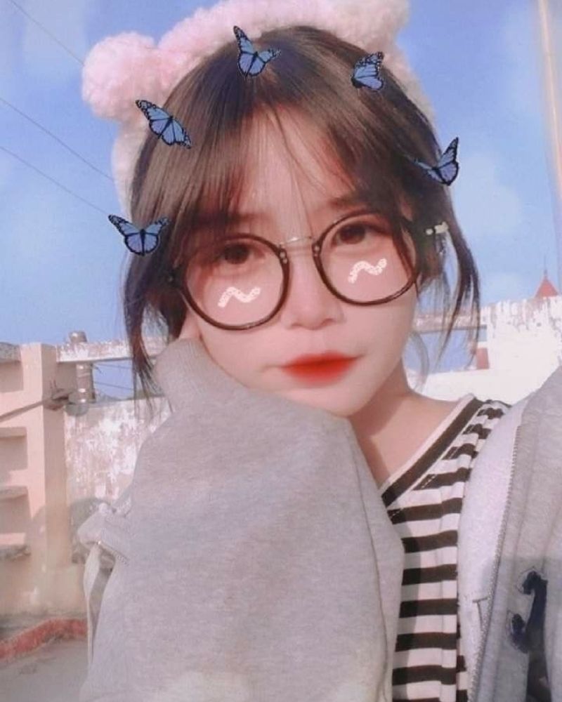 Ảnh gái xinh 2k9 đeo kính trên sân thượng Ảnh gái xinh 2k9 đeo kính trên sân thượng