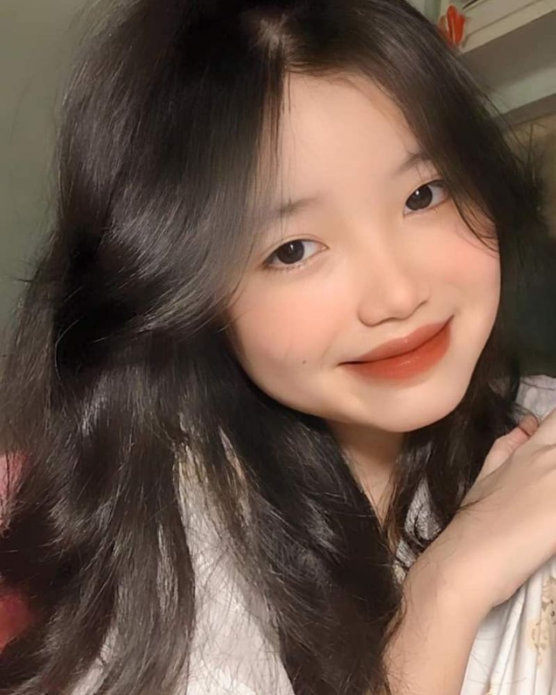 Ảnh gái xinh 2k9 tóc dài cười mĩm Ảnh gái xinh 2k9 tóc dài cười mĩm