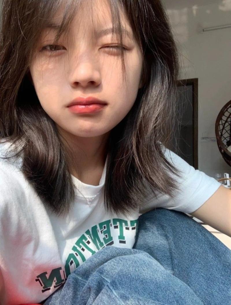 Ảnh gái xinh 2k7 nheo mắt cute Ảnh gái xinh 2k7 nheo mắt cute