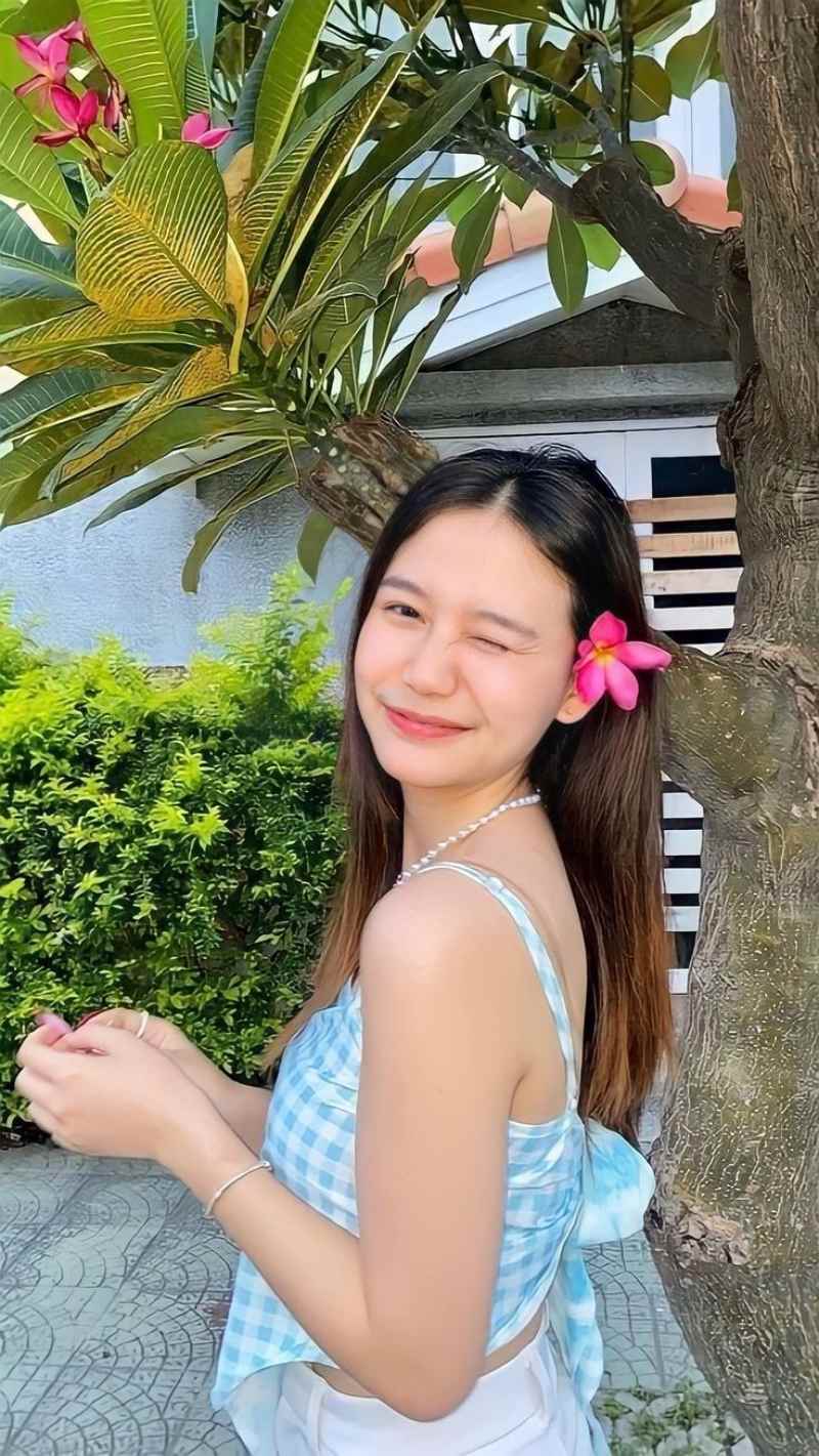 Ảnh gái xinh 2k7 nheo mắt dễ thương Ảnh gái xinh 2k7 nheo mắt dễ thương