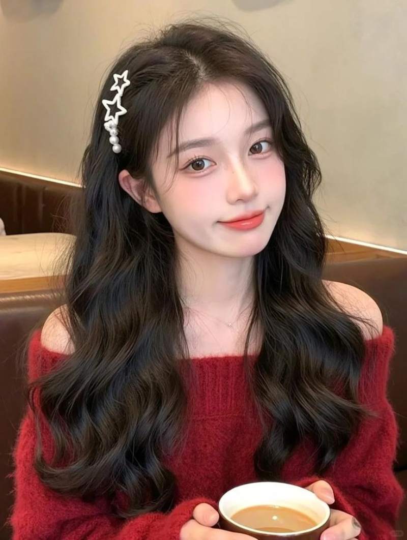 Ảnh gái xinh Trung Quốc dễ thương cầm ly cà phê