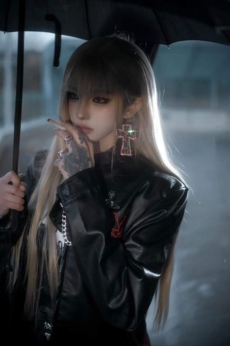 Ảnh gái xinh Trung Quốc mặc áo đen cầm ô cool ngầu